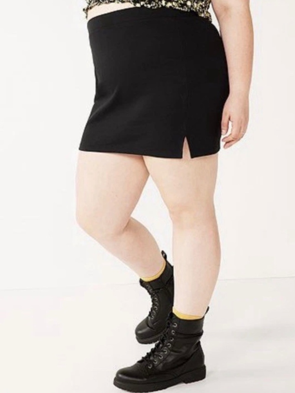 SO Short Black Mini Skirt w/Slit Women's Junior Size L Elastic Waist Pull-On NEW